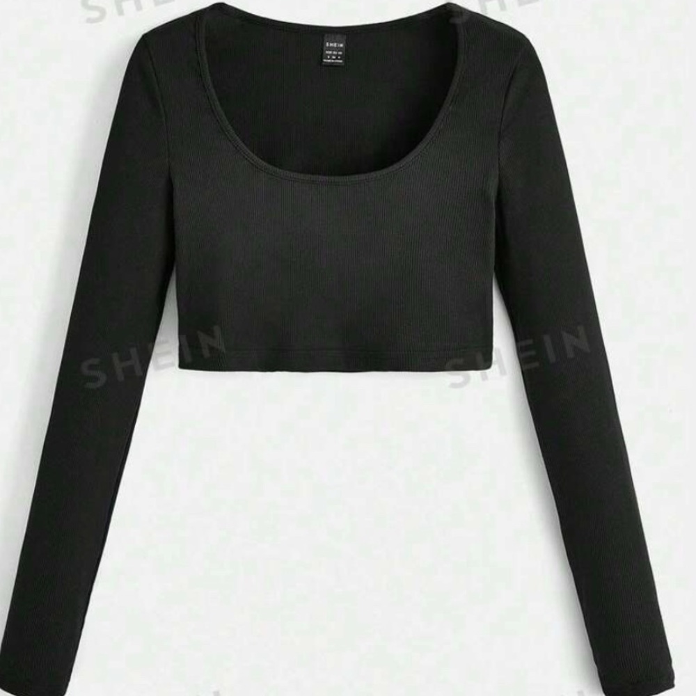 Scoop Neck Cropped Long Sleeve